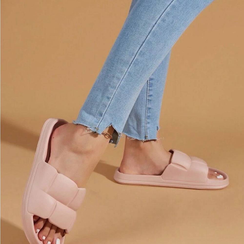 Plus Size Light Pink Slides - Picture 4 of 4